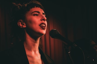 sing warm silky female vocals