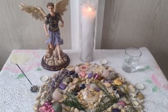 provide a personalized therapeutic tarot reading