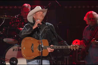 sing modern traditional country music vocals as male country singer