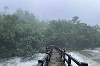 make a 7or10 days itinerary of meghalaya, india