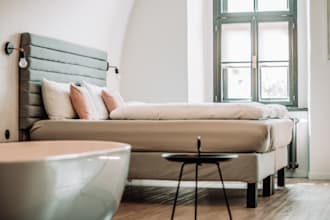 manage your airbnb guest communication and operations