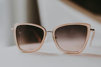 write SEO friendly product descriptions for sunglasses and eyewear