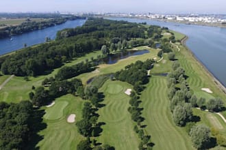 redesign 3d landscape,ue5 golf course sim,fairway, green turf, golf holes render