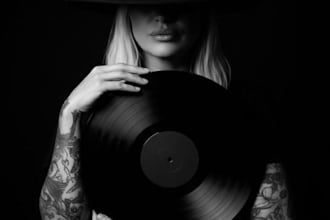 sing dixieland, blues, jazz vocals, folk, darkwave, vintage and post punk