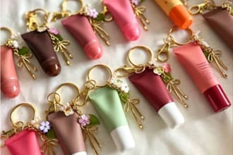 supply custom cosmetic packaging and lip gloss tubes with logo
