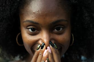 conduct a portrait photography session