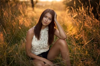 be your female model for a product lifestyle photo