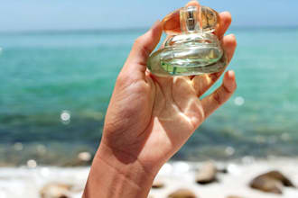 do aesthetic product photography and hand modeling