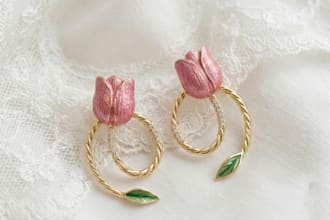 create aesthetic jewelry design concepts and mockups