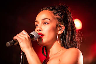 female rnb singer, pop singer, pop singer, female vocalist and singer songwriter
