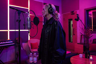 be your female singer for english and french song as a female singer songwriter