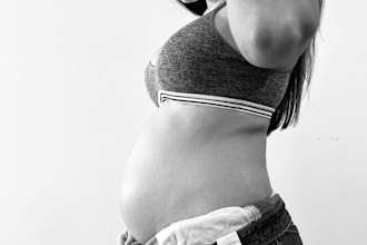 be your rpofessional maternity photo model and brand ambassador