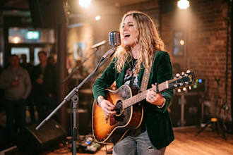 your female singer, country singer, female country singer, songwriter pop singer