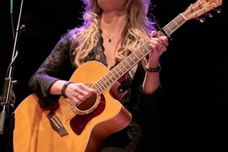be your female singer and songwriter in english and spanish