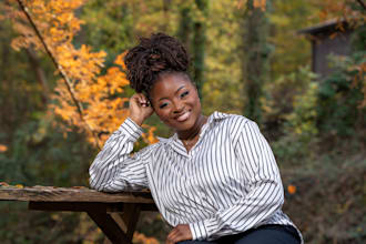 be your professional headshot photographer for premium shots