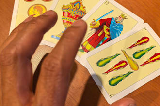 perform a reading using a traditional spanish deck of cards
