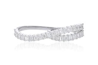 do high end jewelry photo retouching for e commerce and social media