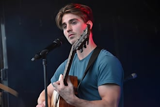 mainstream pop dutch male pop nederpop singer songwriter