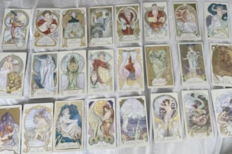 provide intuitive tarot readings for clearance and guidance