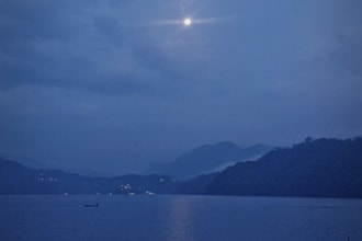 write scenic travel articles and provide beautiful nature photography