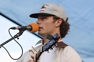 be your country americana and folk rock music singer songwriter