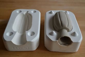 design a printable mold for your product with pour spout and vents
