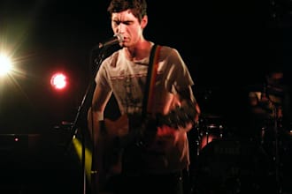 play a well known coversong