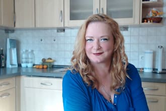 create a professional video testimonial in GERMAN Erfahrungsbericht auf Deutsch