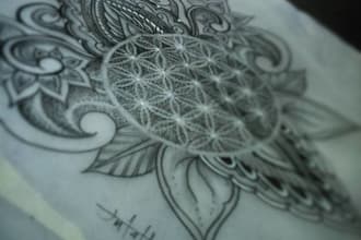 create fine detail tattoo design