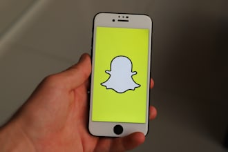 translate texts about social media into english or spanish