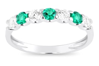 professionally retouch jewelry photos