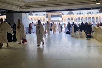 do prayer dua seeking allah 101 blessings in masjid al haram makkah