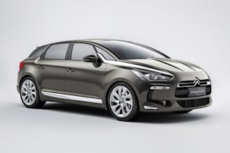 paint 3d car, automotive render, elegance, photoreal raytraced, desert car,rig3d