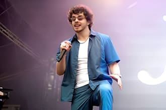 write and record catchy hip pop and melodic rap vocals with industry quality
