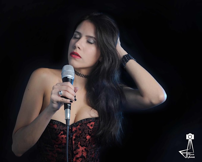be your female singer in english or spanish