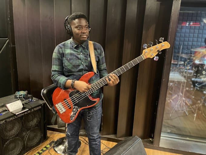 record groovy live bass lines for your track