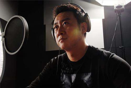 provide professional deep smooth male chinese voice over