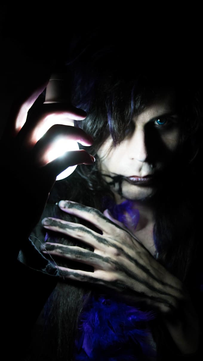 scream as a demon and sing for you