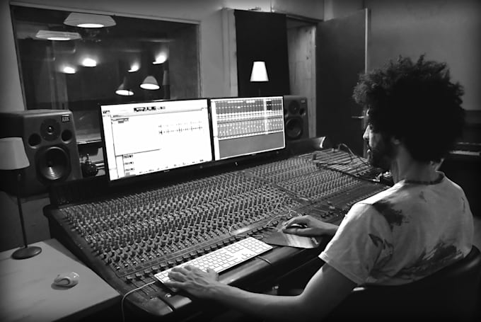 mix or master your track to a professionnal level