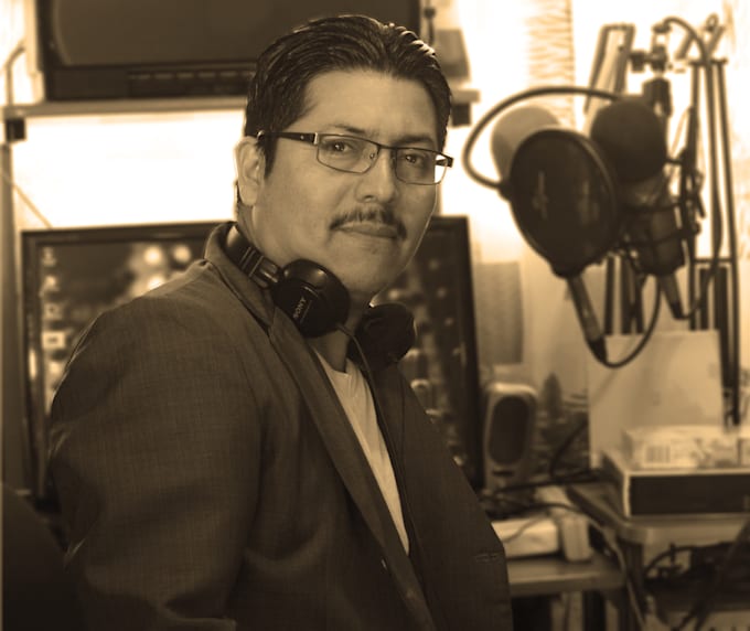 Male narrator in spanish narrador masculino en español