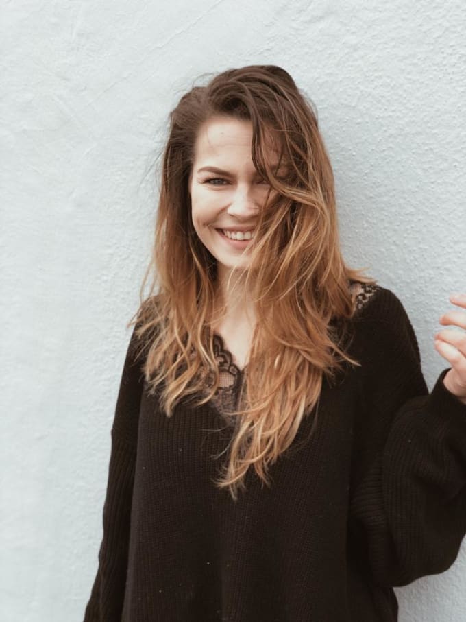 produce female voice acting for your character in german