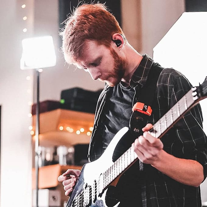 give professional guitar lessons online