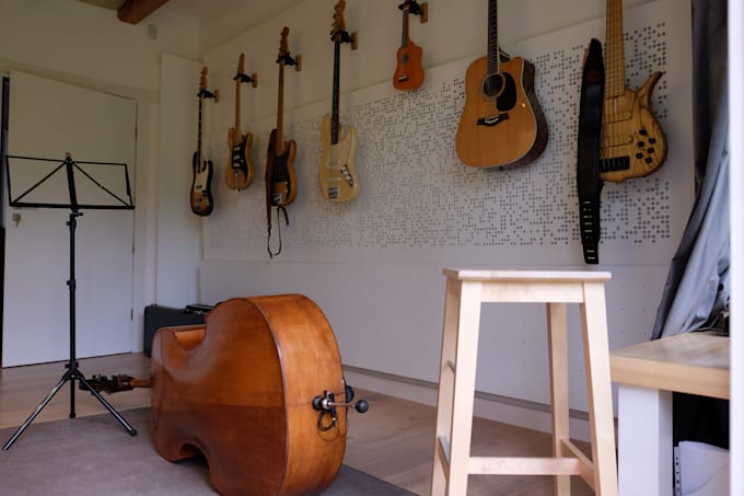 record world class upright acoustic bass