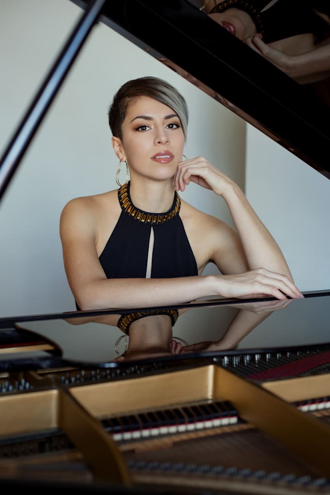 teach singing lessons and offer vocal coaching voice lessons