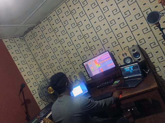 make afrobeat, drill and any type of trending beat