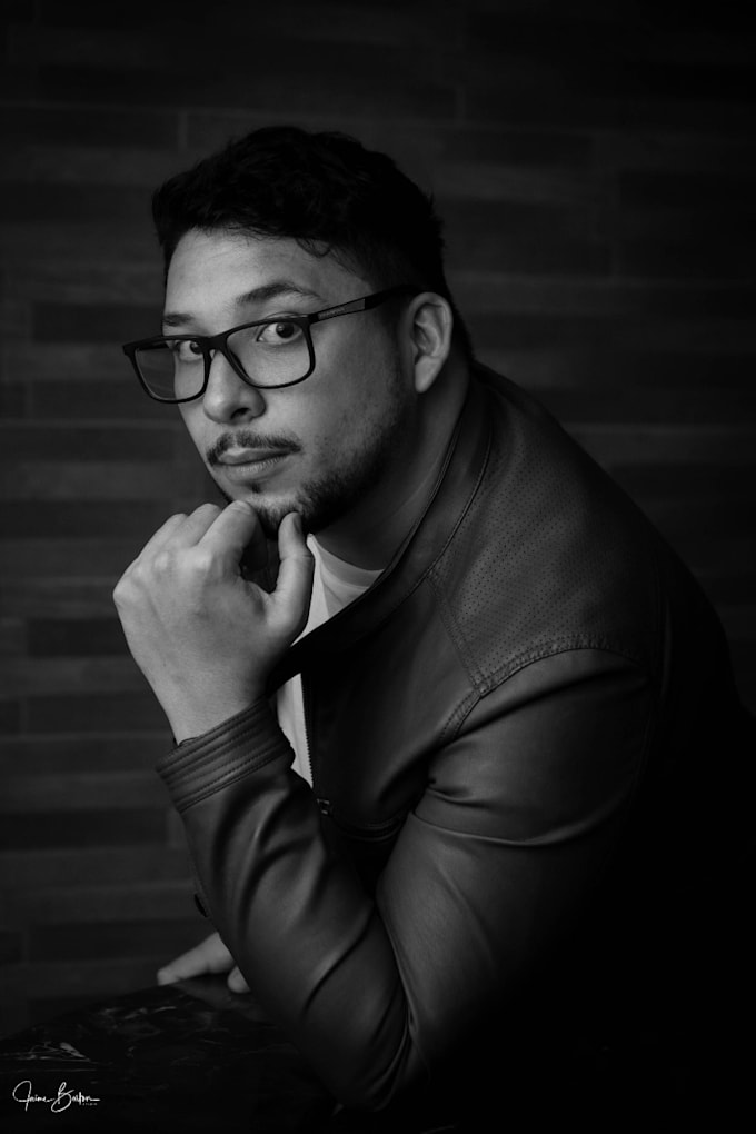 provide a professional spanish male voice over recording