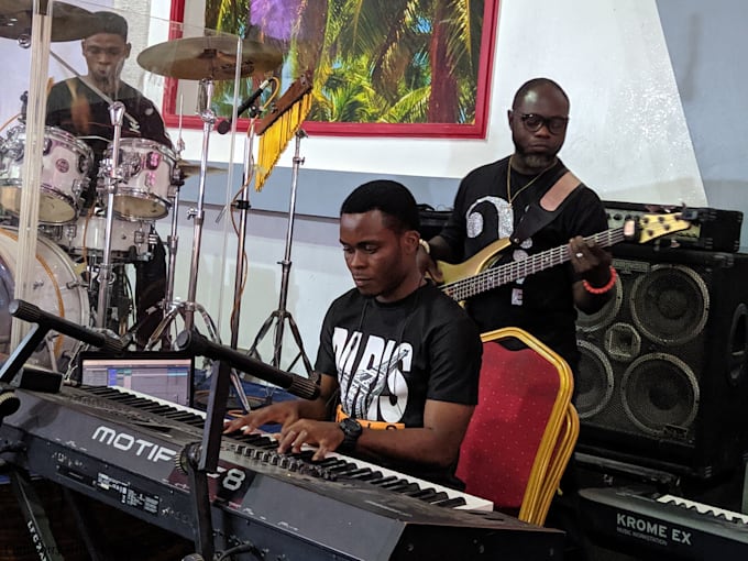 be your piano player and keyboard aux player