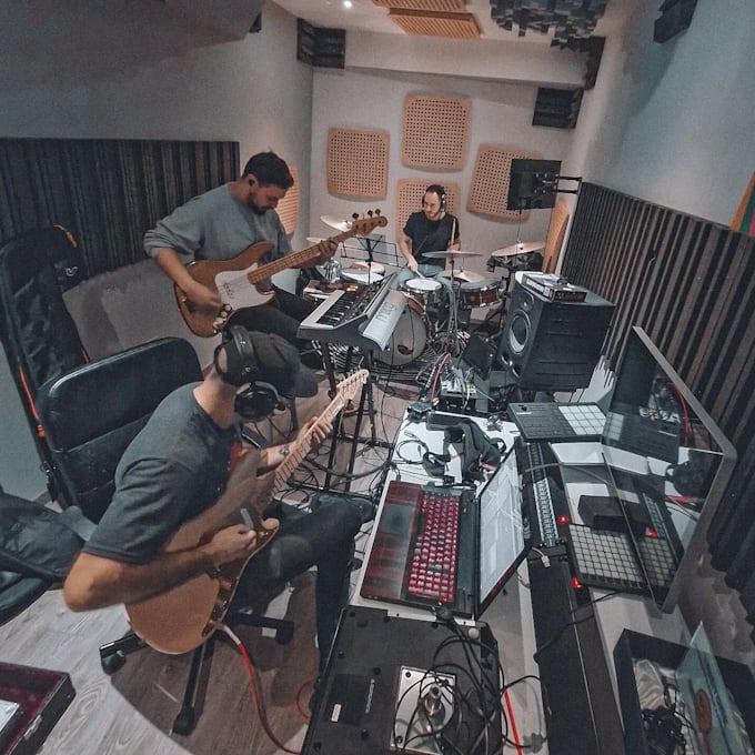 record professional guitar tracks for funk, disco and soul