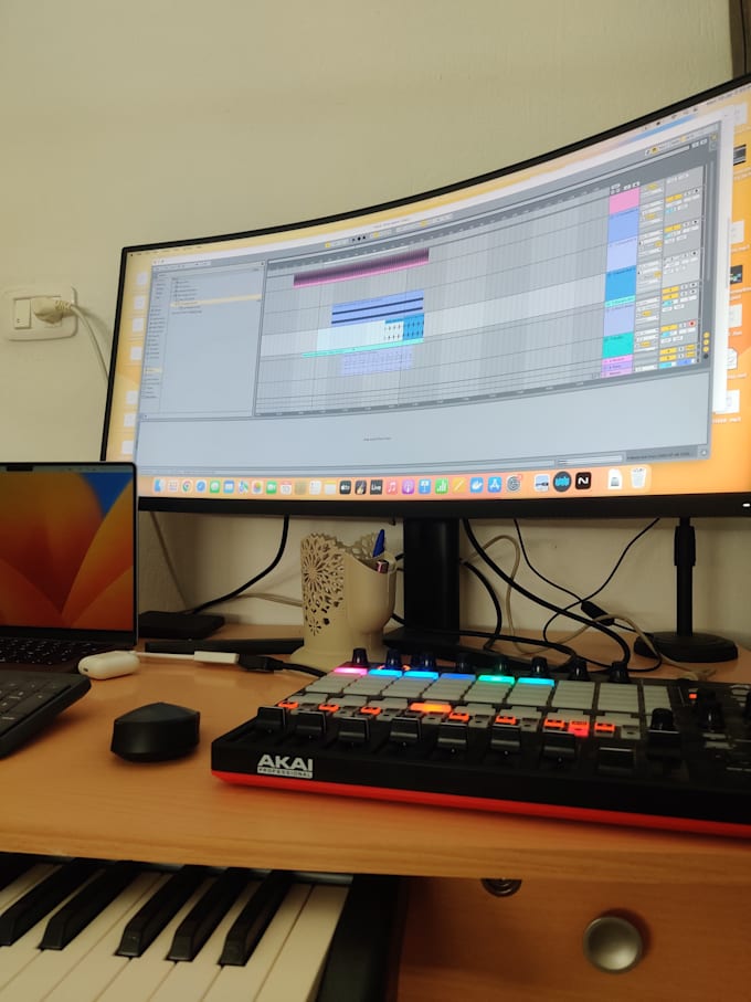 produce melodic techno loops and tracks