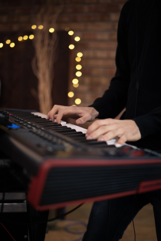 play a piano track for your song or melody